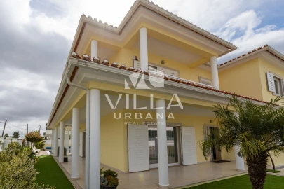 Moradia T4 para Venda em Corroios