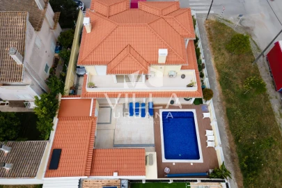 Moradia T4 para Venda em Corroios