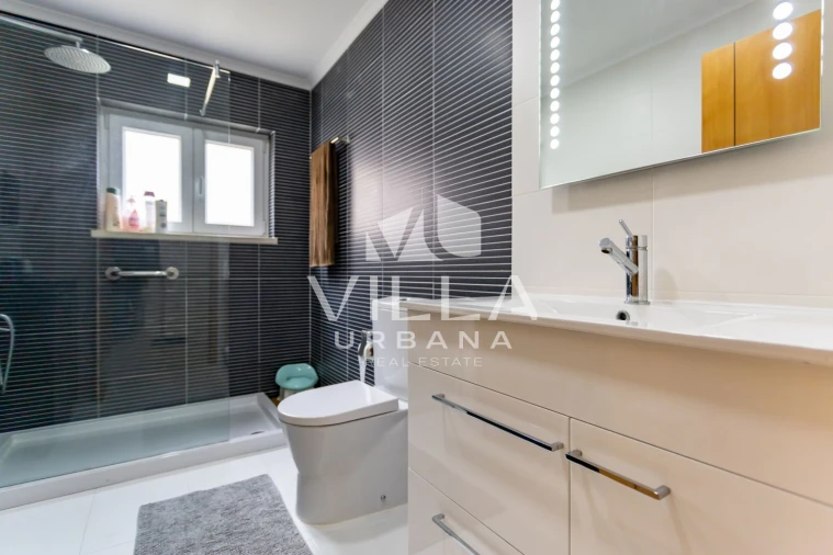 Moradia T4 para Venda em Corroios Foto 54