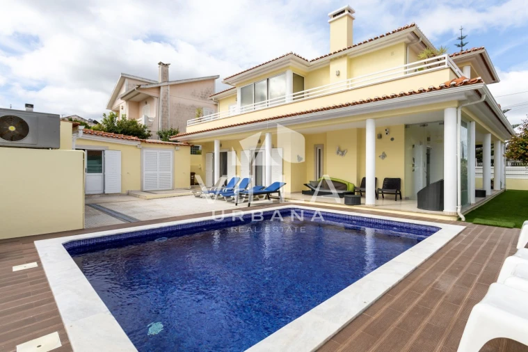 Moradia T4 para Venda em Corroios Foto 4