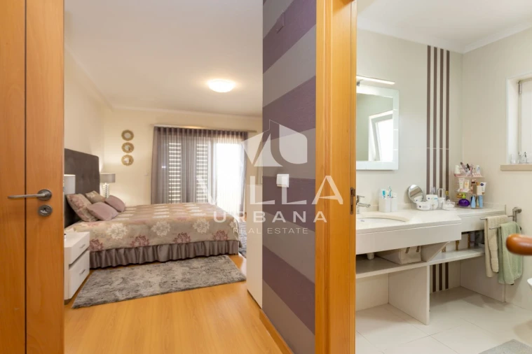 Moradia T4 para Venda em Corroios Foto 44