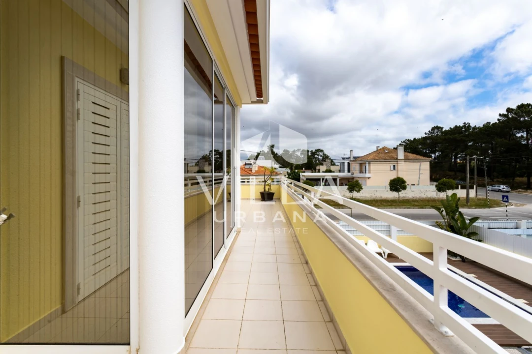 Moradia T4 para Venda em Corroios Foto 49