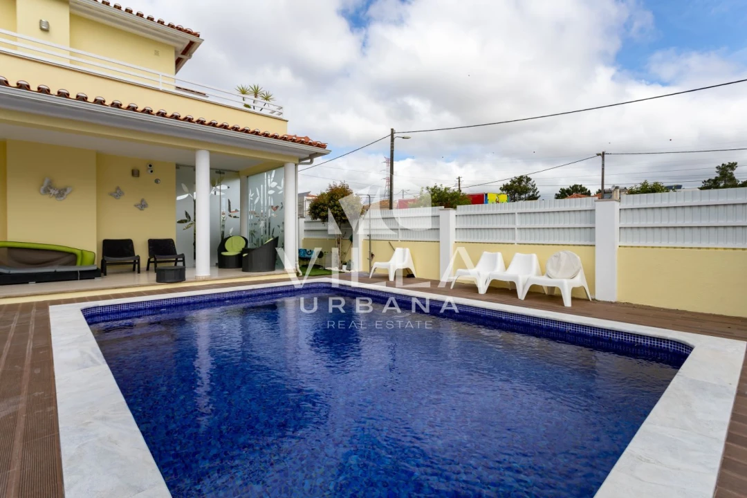 Moradia T4 para Venda em Corroios Foto 18