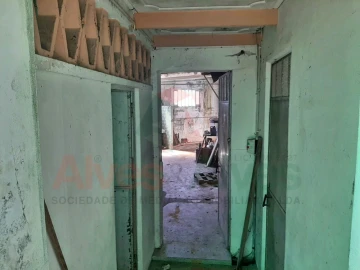 Armazém para Venda em Castêlo da Maia