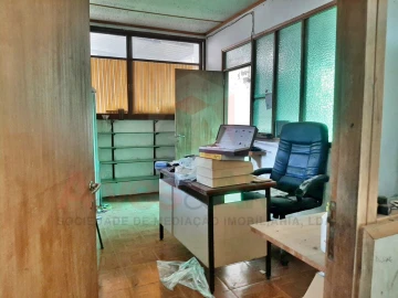 Armazém para Venda em Castêlo da Maia