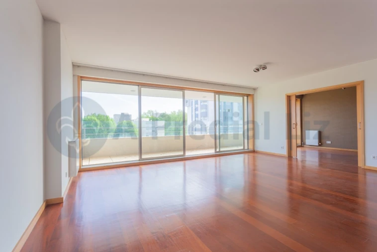 Apartamento T3 para Venda em Lordelo do Ouro e Massarelos Foto 2