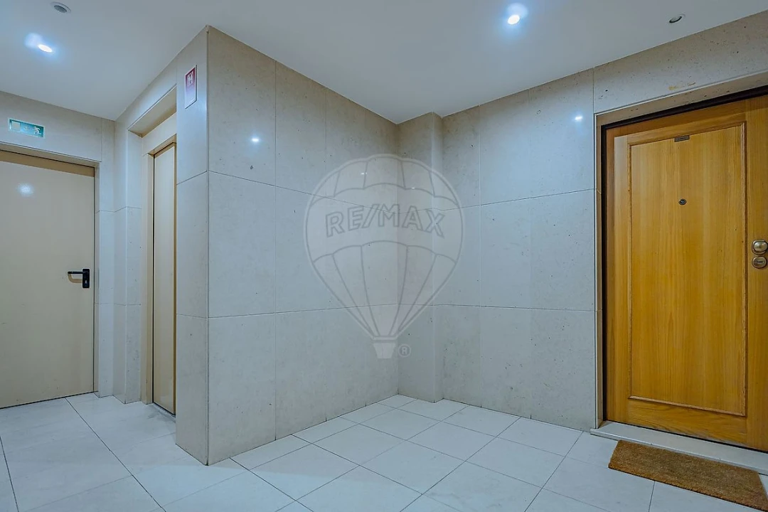 Apartamento T4 para Venda em Madalena Foto 4