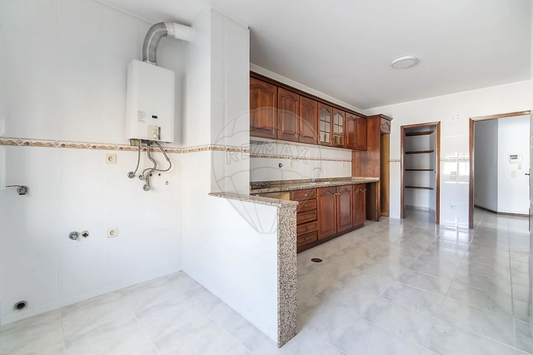 Apartamento T3 para Venda em Arrifana Foto 6