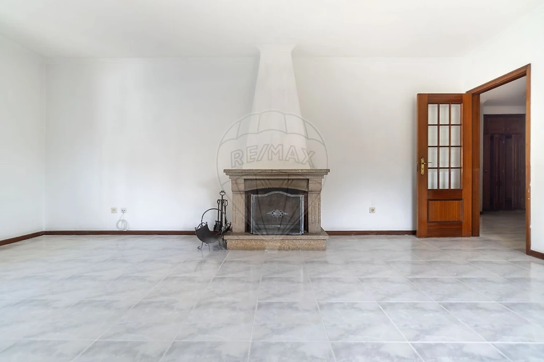 Apartamento T3 para Venda em Arrifana Foto 9