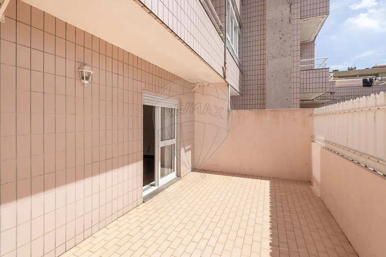 Apartamento T3 para Venda em Arrifana Foto 23