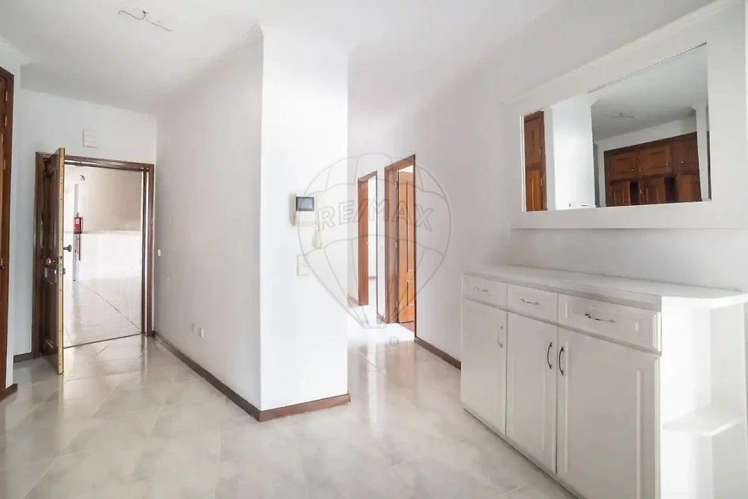 Apartamento T3 para Venda em Arrifana Foto 2