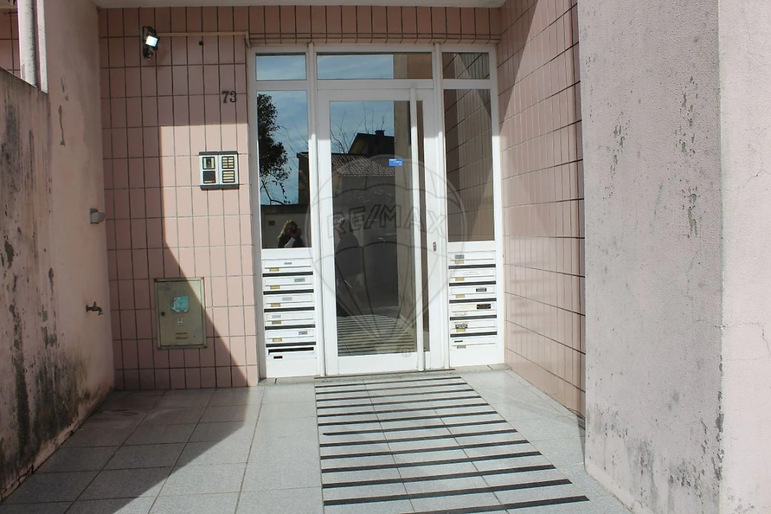 Apartamento T3 para Venda em Arrifana Foto 3