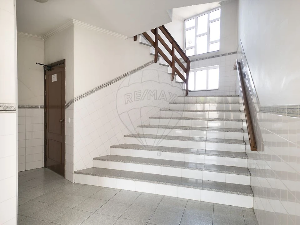 Apartamento T3 para Venda em Arrifana Foto 1