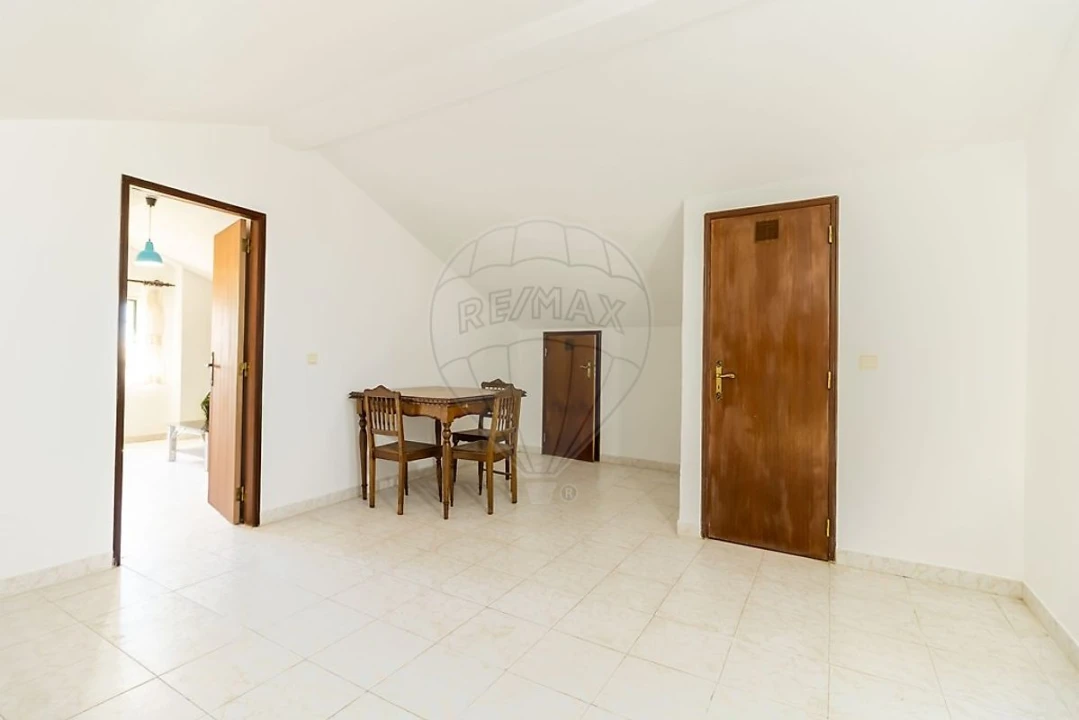 Moradia T5 para Venda em Ramada e Caneças Foto 4