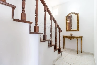 Moradia T5 para Venda em Ramada e Caneças