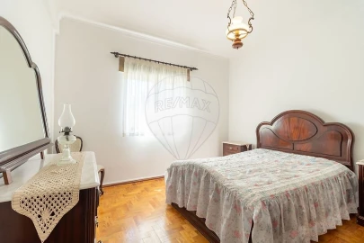 Moradia T5 para Venda em Ramada e Caneças