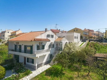 Moradia T5 para Venda em Ramada e Caneças