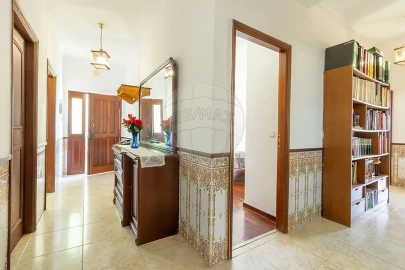 Moradia T5 para Venda em Ramada e Caneças