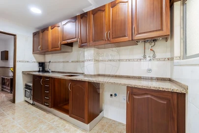 Moradia T5 para Venda em Ramada e Caneças