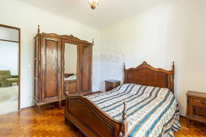 Moradia T5 para Venda em Ramada e Caneças