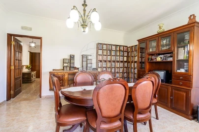 Moradia T5 para Venda em Ramada e Caneças