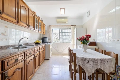 Moradia T5 para Venda em Ramada e Caneças