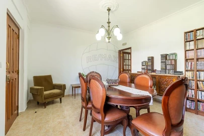 Moradia T5 para Venda em Ramada e Caneças