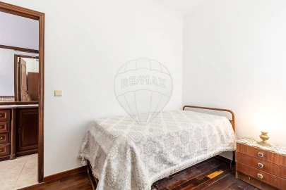 Moradia T5 para Venda em Ramada e Caneças