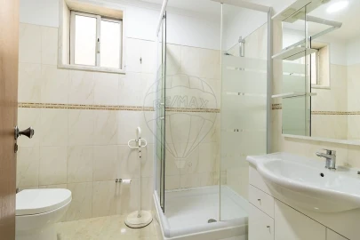 Moradia T5 para Venda em Ramada e Caneças