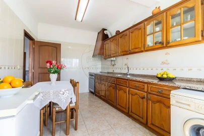 Moradia T5 para Venda em Ramada e Caneças