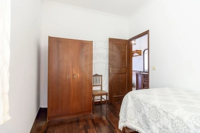 Moradia T5 para Venda em Ramada e Caneças