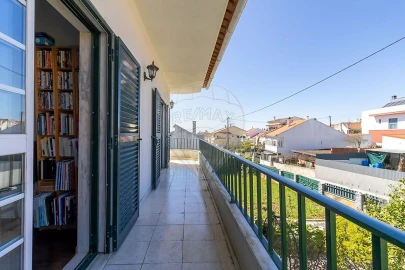 Moradia T5 para Venda em Ramada e Caneças