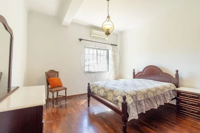 Moradia T5 para Venda em Ramada e Caneças