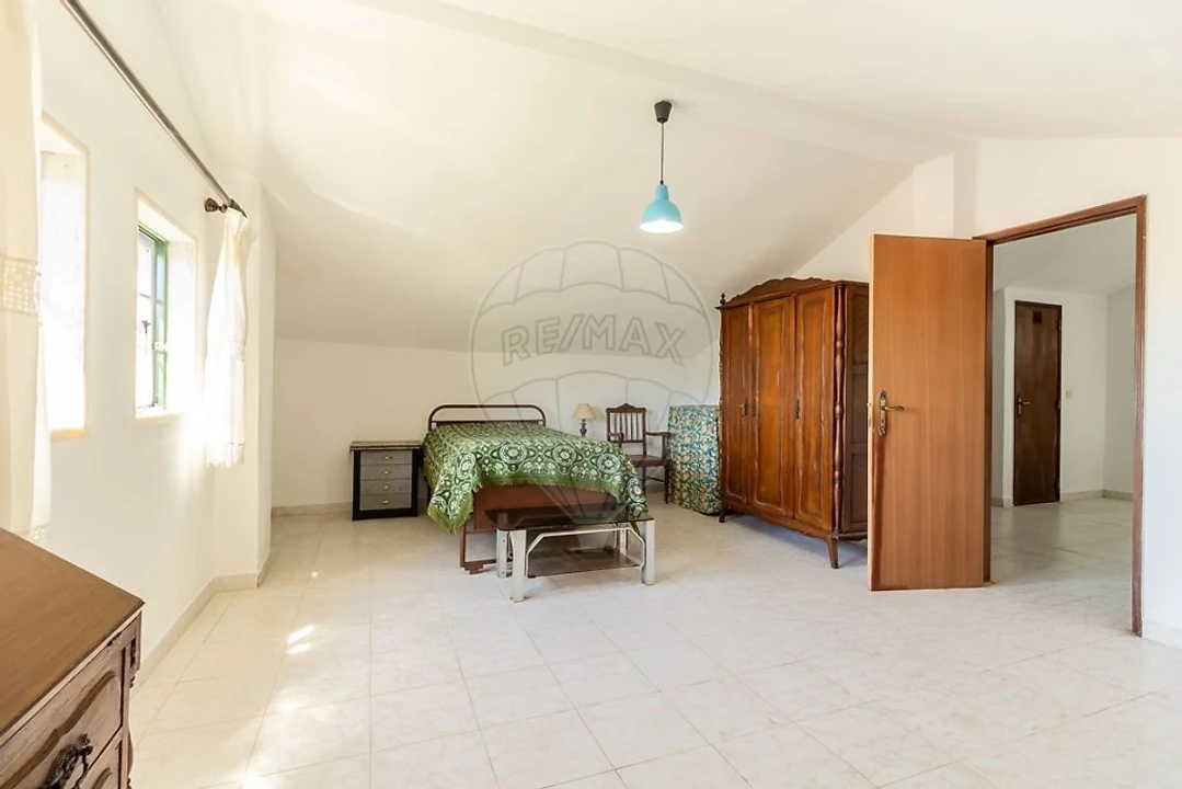 Moradia T5 para Venda em Ramada e Caneças Foto 5