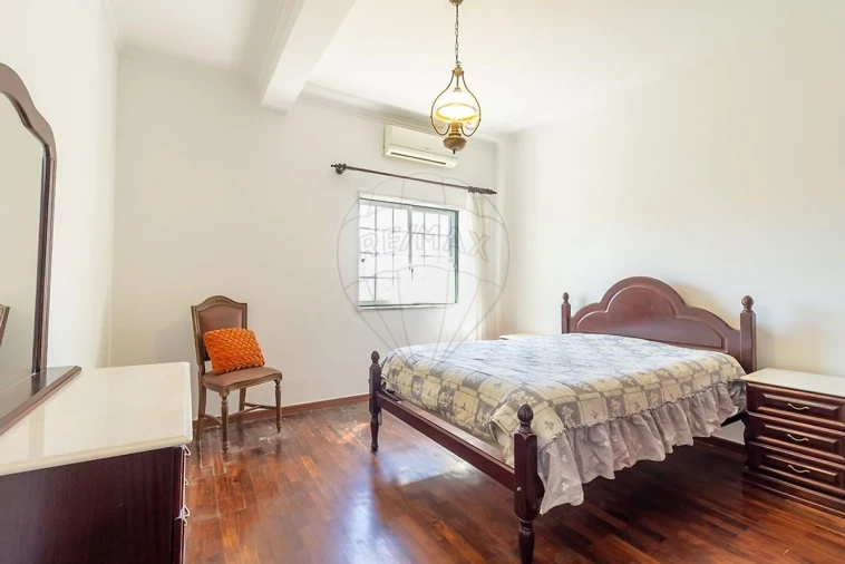 Moradia T5 para Venda em Ramada e Caneças Foto 14