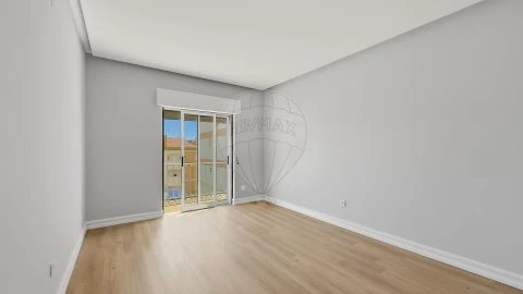 Apartamento T3 para Venda em Castanheira do Ribatejo e Cachoeiras