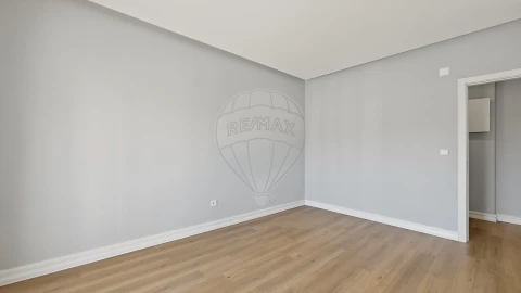 Apartamento T3 para Venda em Castanheira do Ribatejo e Cachoeiras