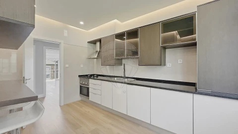 Apartamento T3 para Venda em Castanheira do Ribatejo e Cachoeiras