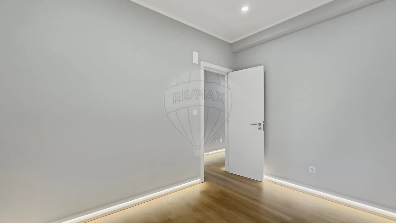 Apartamento T3 para Venda em Castanheira do Ribatejo e Cachoeiras Foto 7