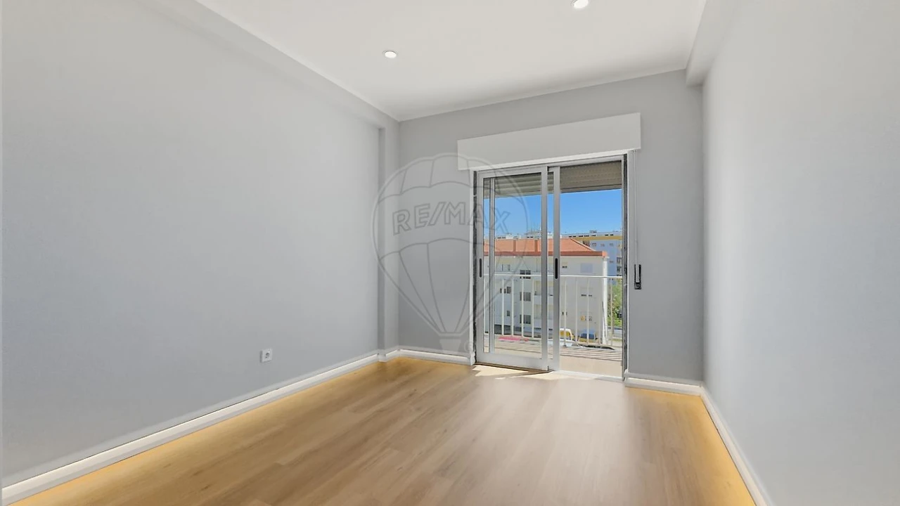 Apartamento T3 para Venda em Castanheira do Ribatejo e Cachoeiras Foto 10