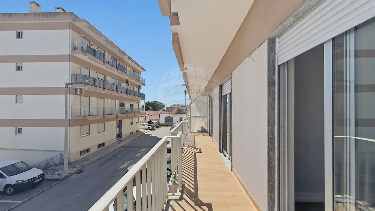 Apartamento T3 para Venda em Castanheira do Ribatejo e Cachoeiras Foto 23