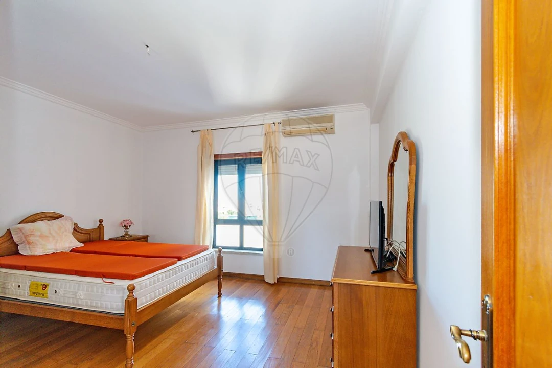 Apartamento T3 para Venda em Santa Iria de Azoia, São João da Talha e Bobadela Foto 1