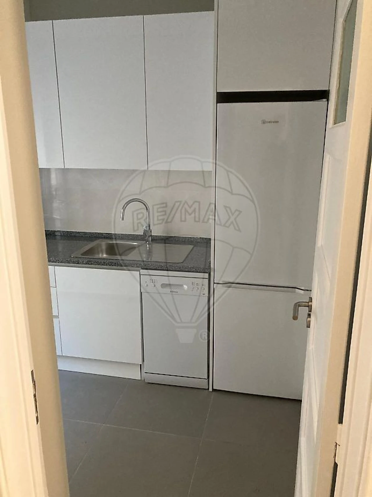 Apartamento T2 para Arrendamento em Nossa Senhora do Pópulo, Coto e São Gregório Foto 8