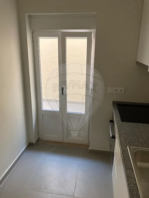 Apartamento T2 para Arrendamento em Nossa Senhora do Pópulo, Coto e São Gregório