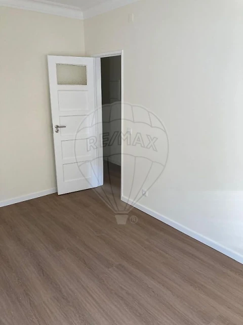 Apartamento T2 para Arrendamento em Nossa Senhora do Pópulo, Coto e São Gregório