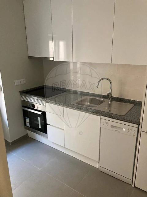 Apartamento T2 para Arrendamento em Nossa Senhora do Pópulo, Coto e São Gregório