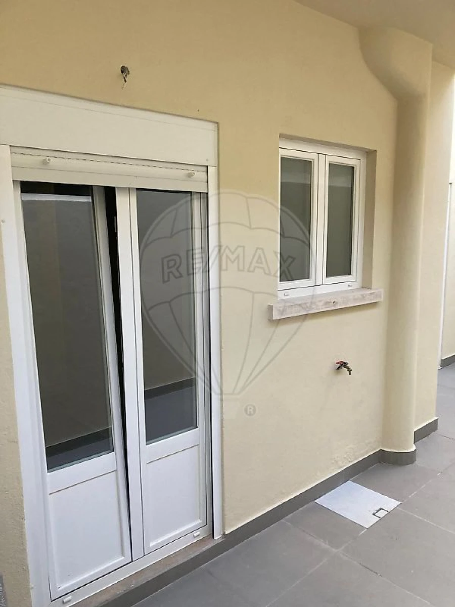 Apartamento T2 para Arrendamento em Nossa Senhora do Pópulo, Coto e São Gregório Foto 14