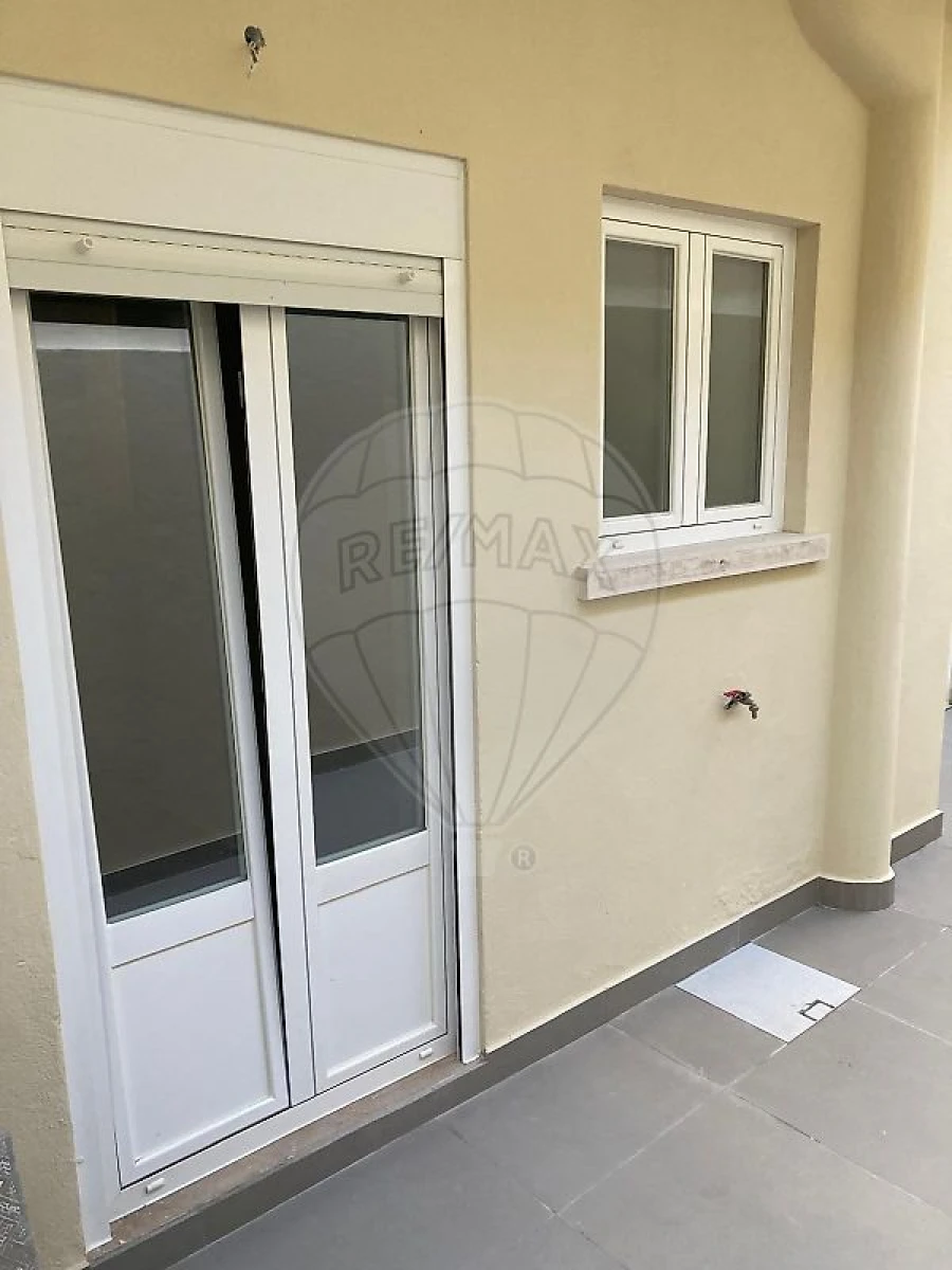 Apartamento T2 para Arrendamento em Nossa Senhora do Pópulo, Coto e São Gregório Foto 18