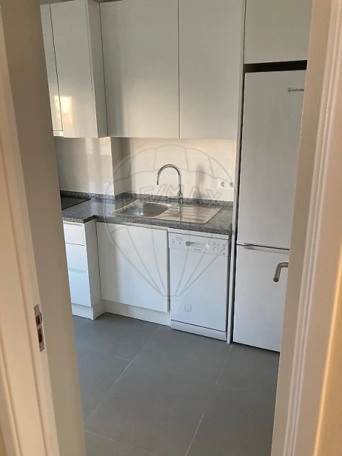 Apartamento T2 para Arrendamento em Nossa Senhora do Pópulo, Coto e São Gregório