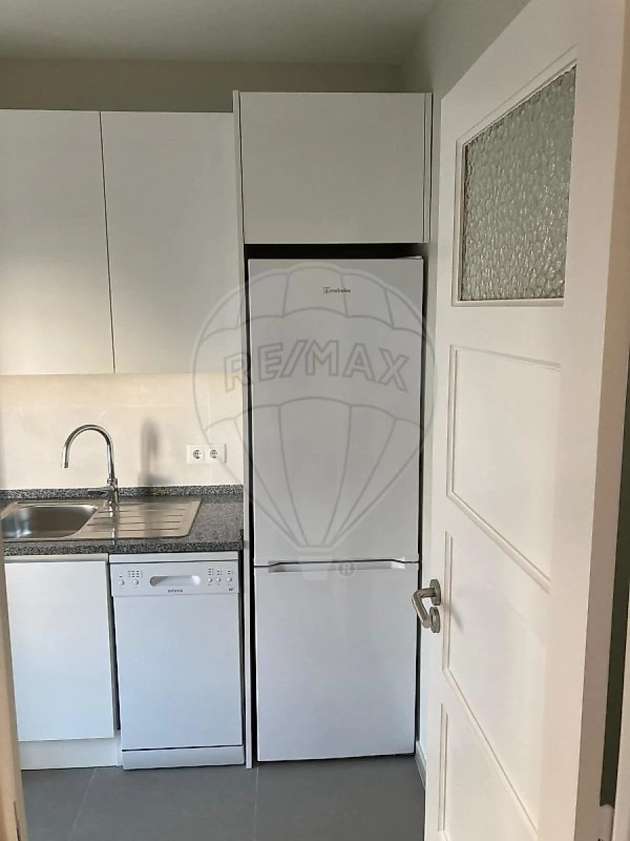 Apartamento T2 para Arrendamento em Nossa Senhora do Pópulo, Coto e São Gregório Foto 10